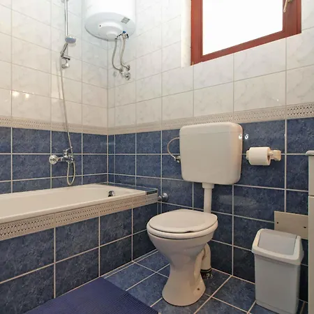 Apartment With A - C In Fazana-fazana *