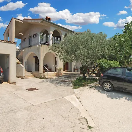 Apartment With A - C In Fazana-fazana *